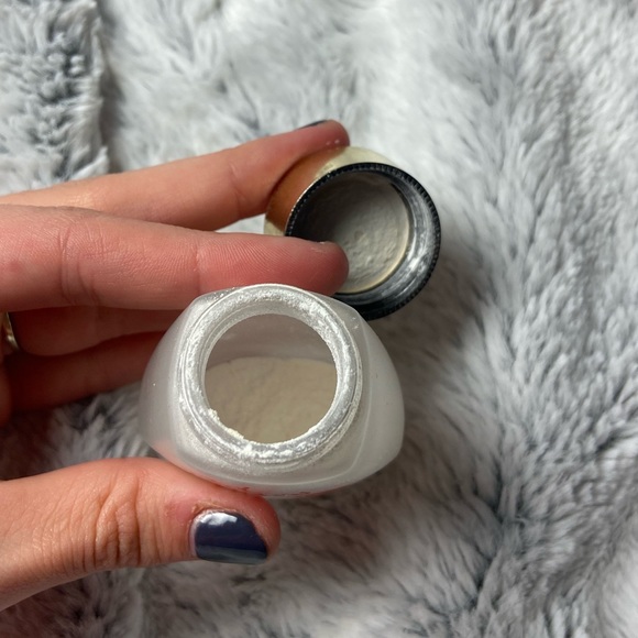 ••Yardley Red Roses Sachet Powder Jar - Picture 2 of 5